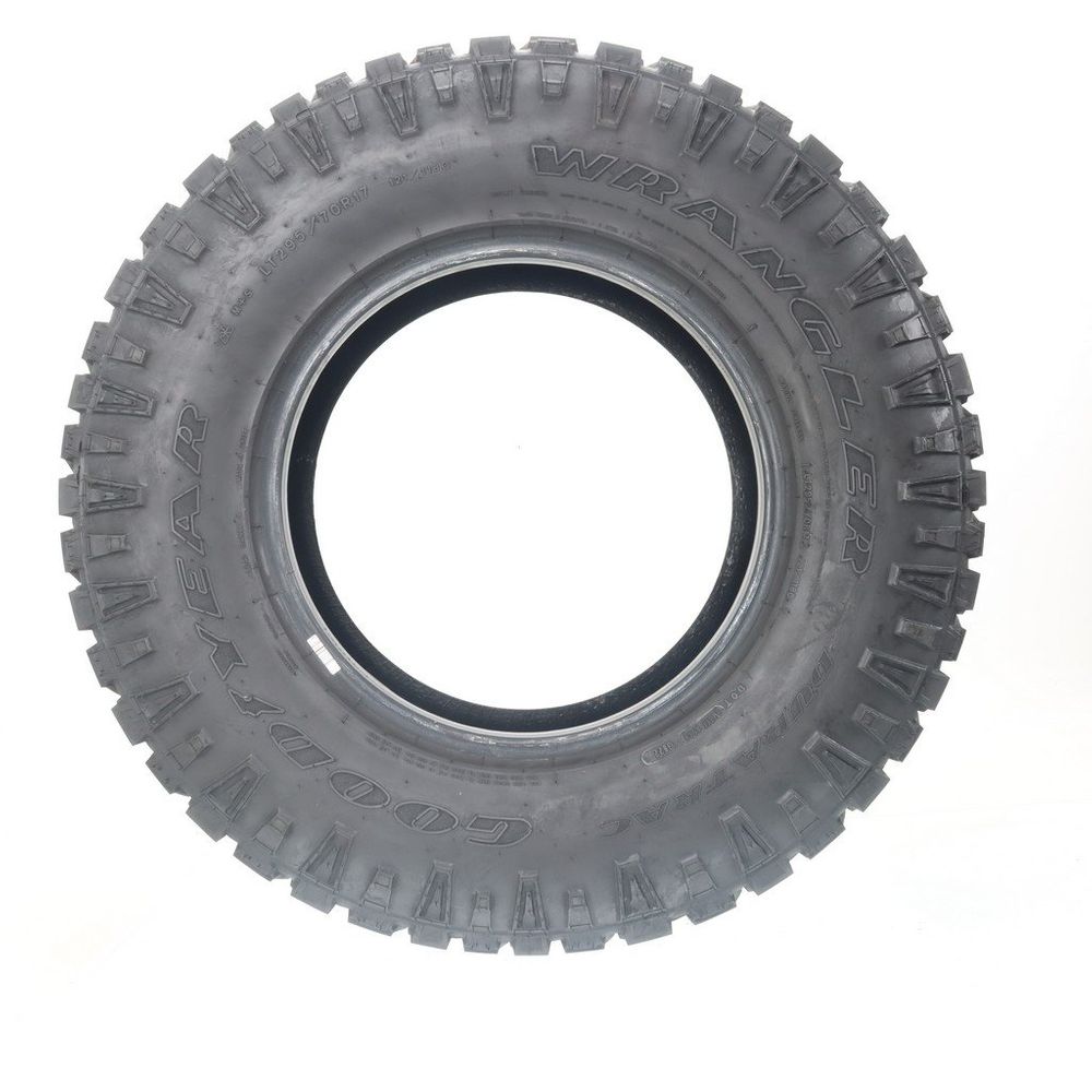 New LT 295/70R17 Goodyear Wrangler Duratrac 121/118Q E - Image 3