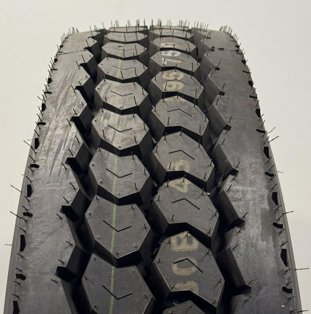 New 295/75R22.5 Kumho KRD01 144/141M - Image 2