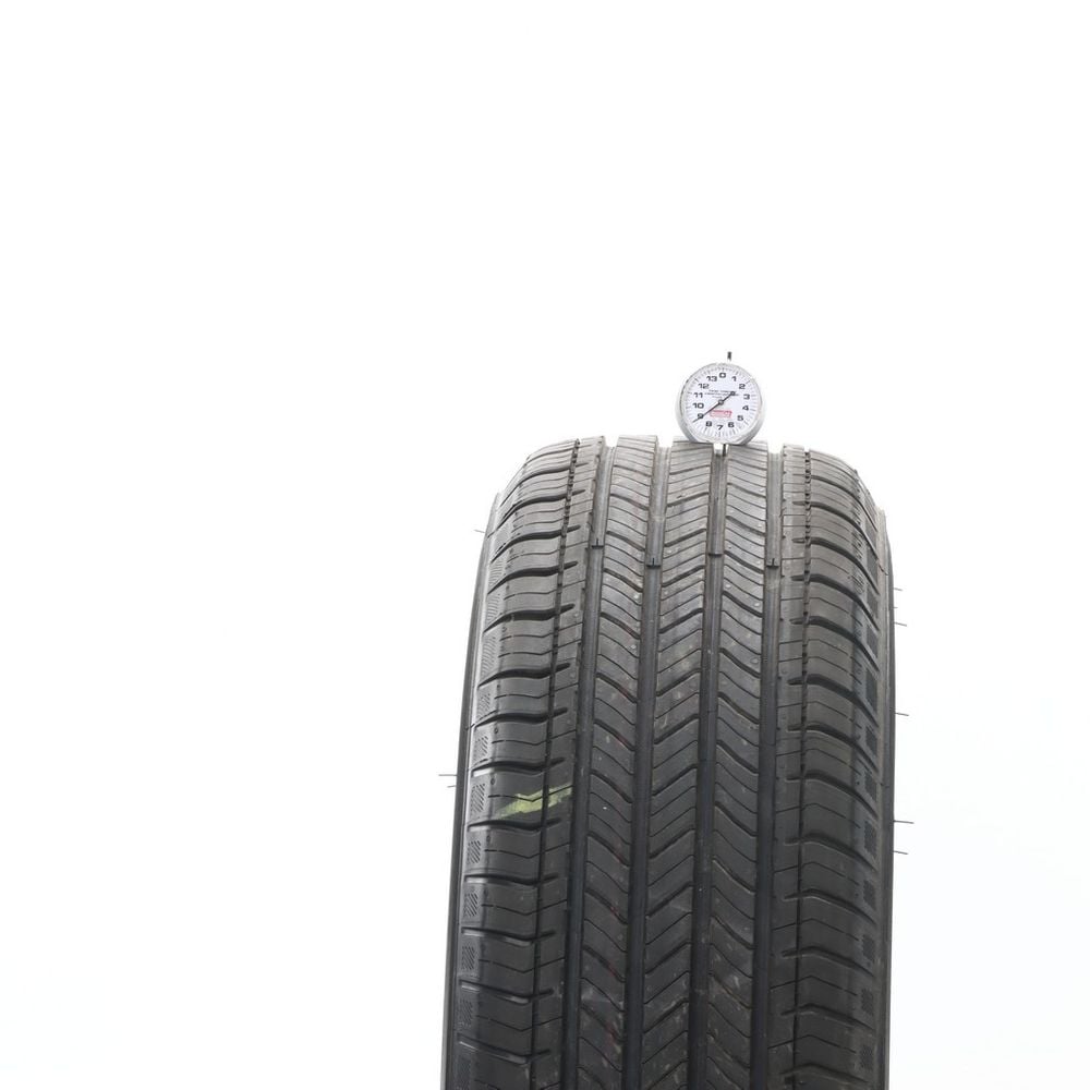 Set of (2) Used 235/65R17 Michelin Primacy All Season 104H - 7.5-9/32 - Image 5