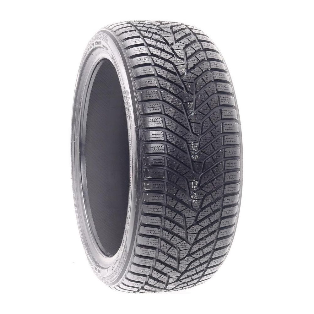 New 215/40R17 Yokohama BluEarth Winter V905 87V - Image 1