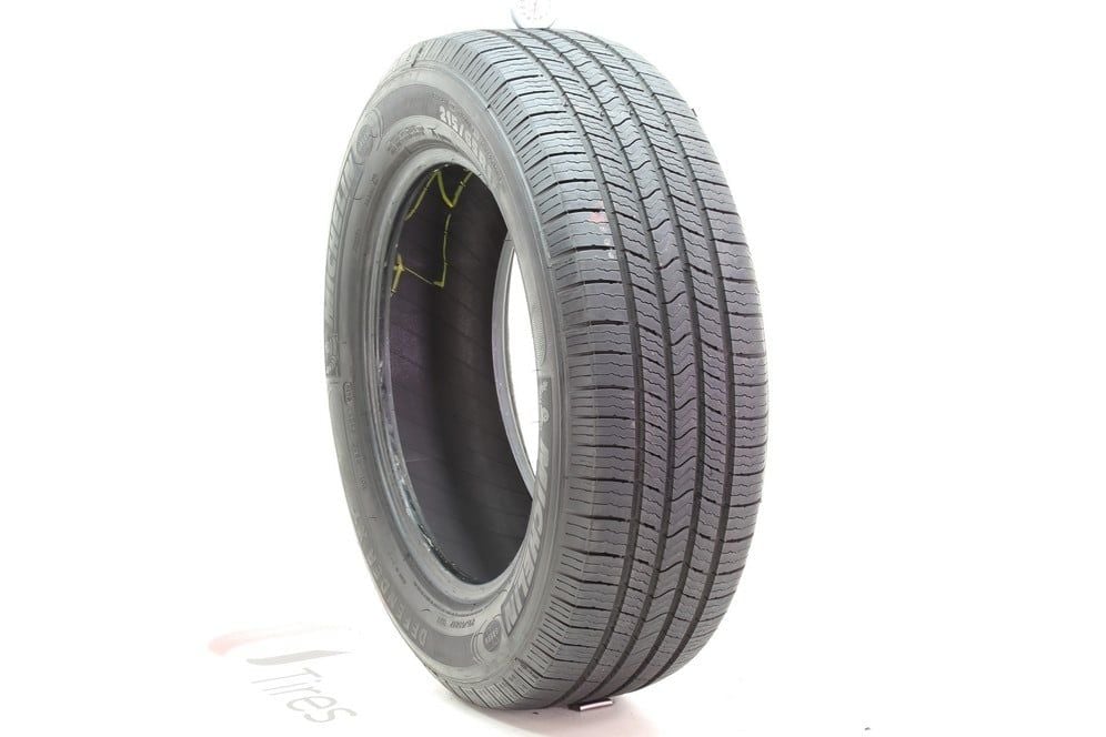 Used 215/65R17 Michelin Defender XT 99T - 7/32 - Image 1