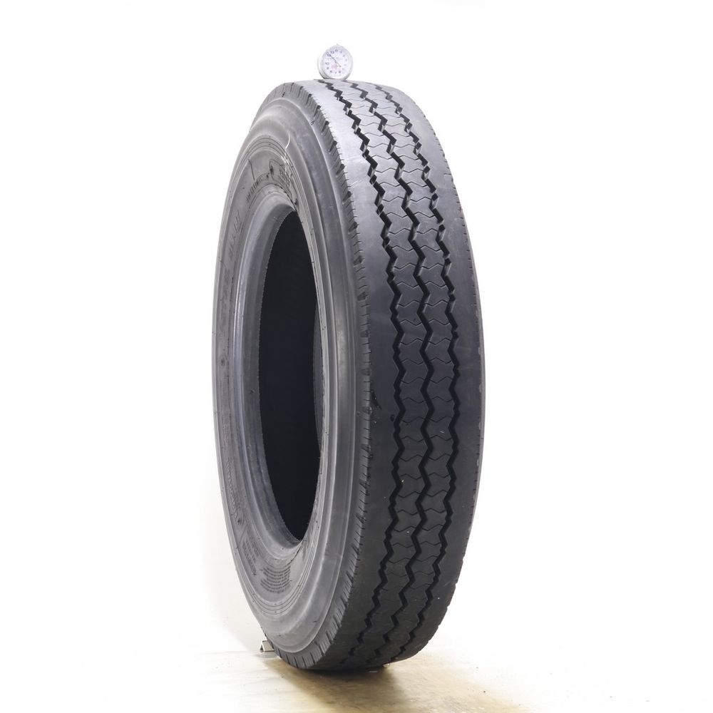 Used 8R19.5 Bridgestone V-steel RIB 187 1N/A - 12/32 - Image 1