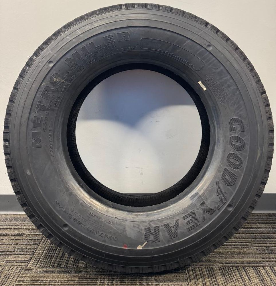 New 305/70R22.5 Goodyear Metro Miler G652 RTB 152/150K - Image 3