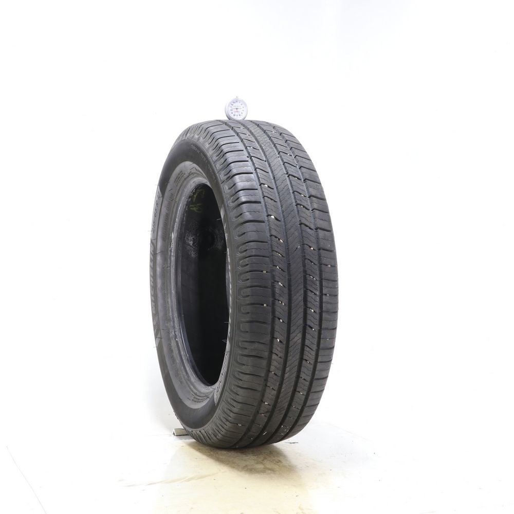 Set of (2) Used 215/65R17 Michelin Defender 2 103H - 9.5-10/32 - Image 4