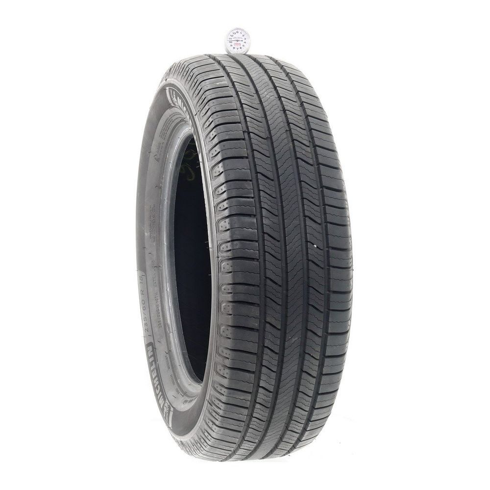 Used 235/60R18 Michelin Defender 2 107H - 10.5/32 - Image 1