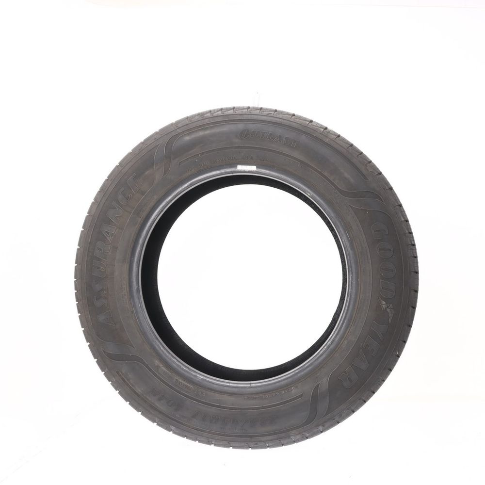 Used 235/65R17 Goodyear Assurance Outlast 104H - 10/32 - Image 3