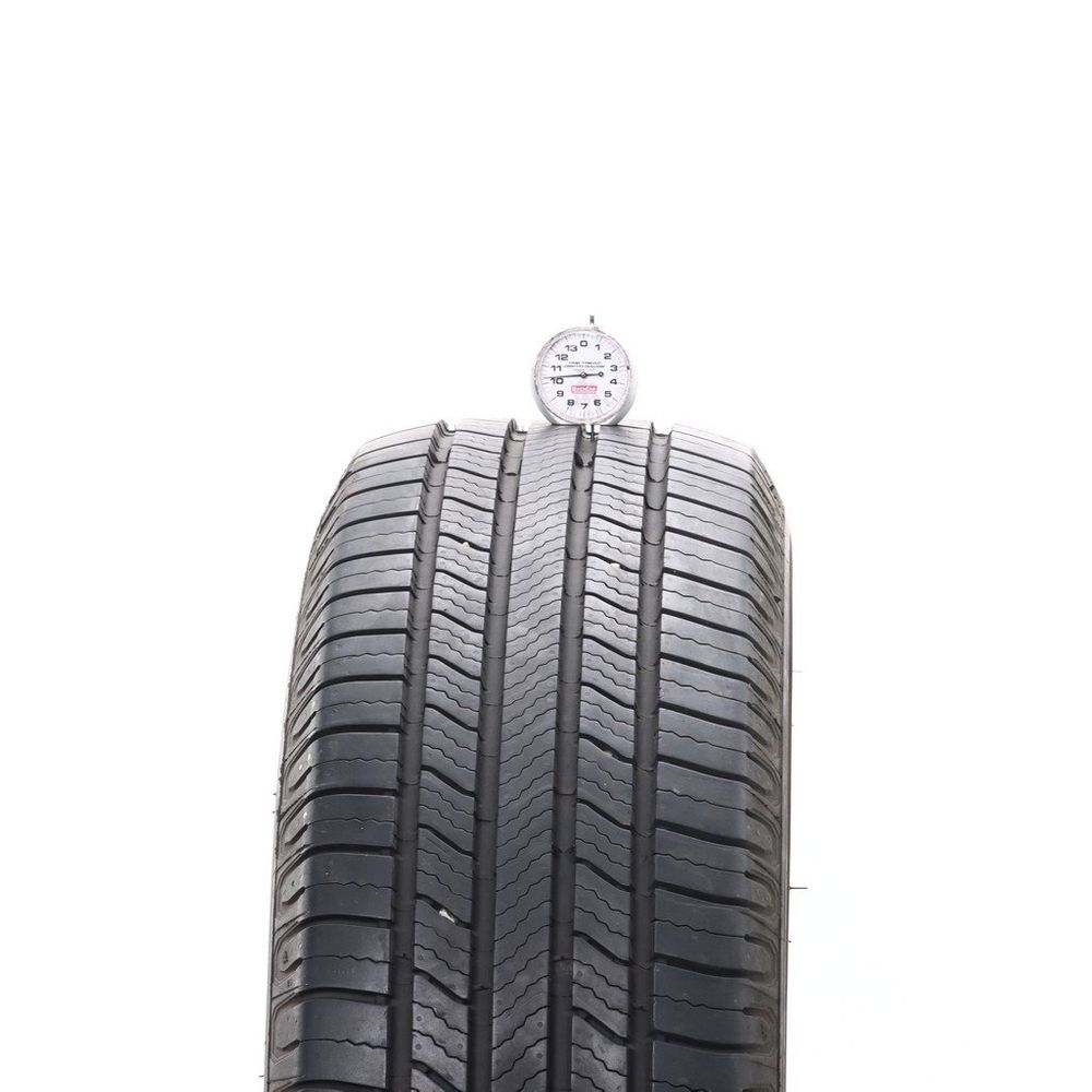Set of (2) Used 235/65R17 Michelin Defender 2 104H - 9.5-10/32 - Image 5