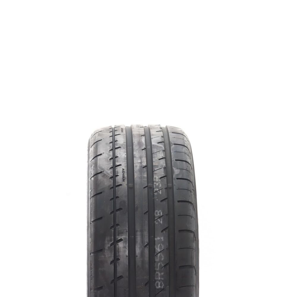 Set of (4) New 245/45R18 Yokohama Advan Apex V601 100Y - Image 2
