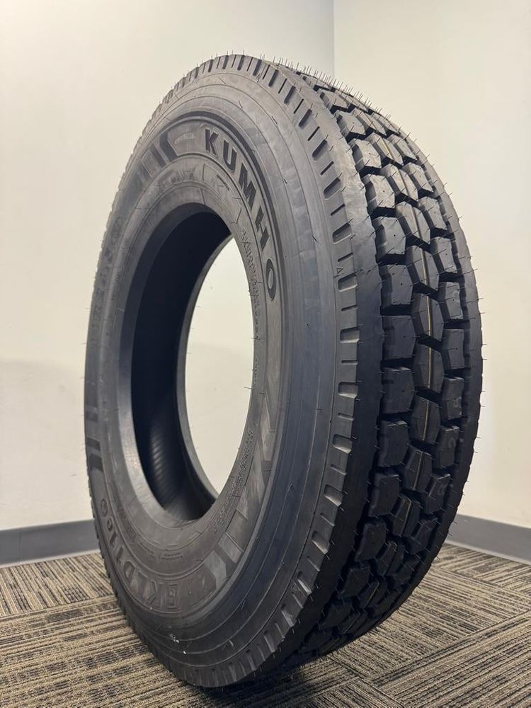 New 11R24.5 Kumho KLD11e 149/146L - Image 1