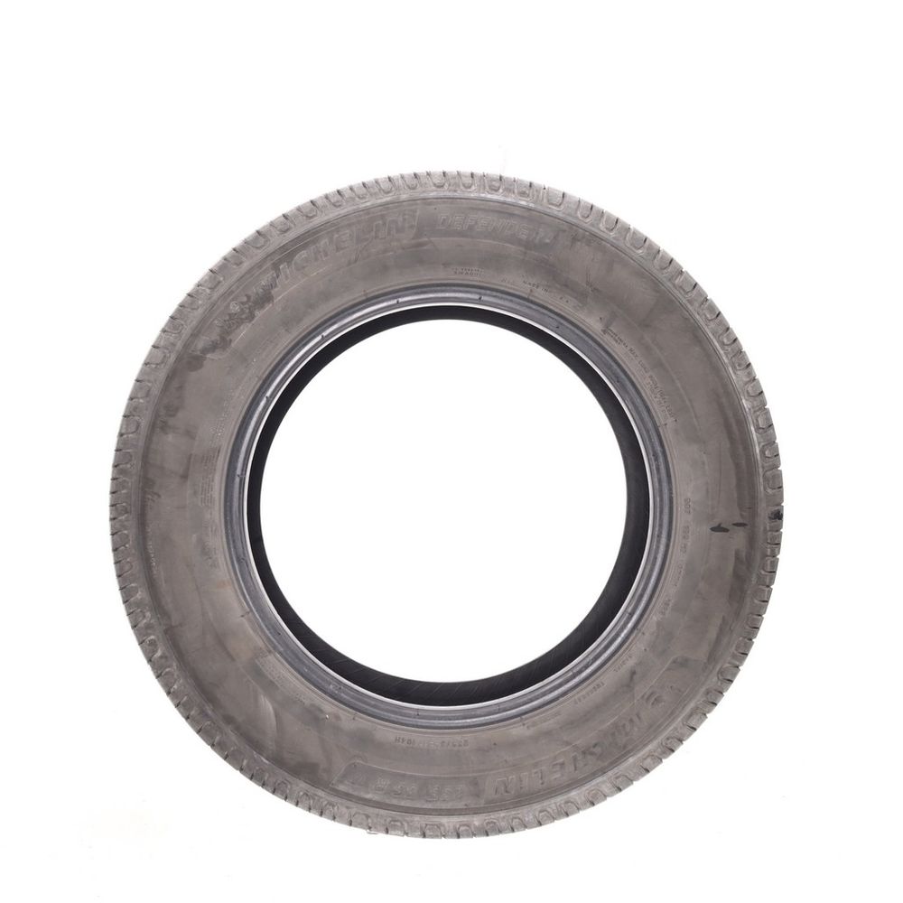 Set of (4) Used 235/65R17 Michelin Defender 2 104H - 8.5/32 - Image 3
