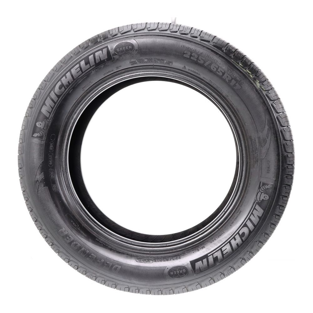 Set of (2) Used 225/65R17 Michelin Defender 102T - 6.5/32 - Image 3