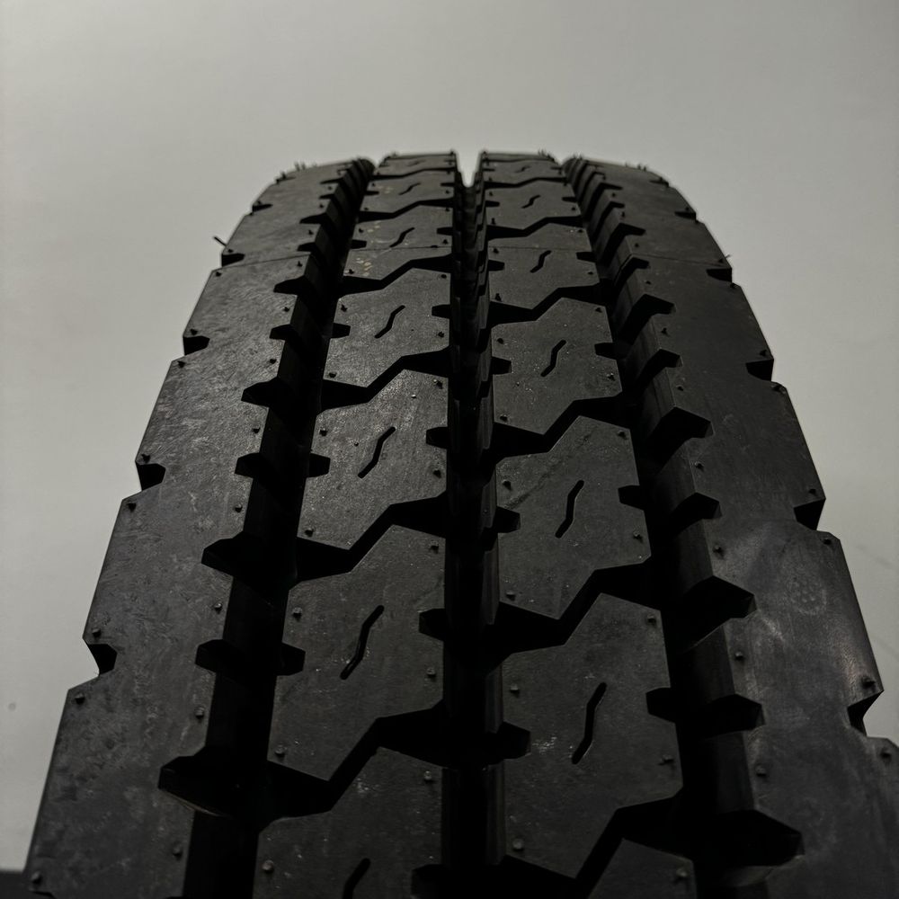 New 11R24.5 Yokohama Super Steel TY517 149/146L - Image 2