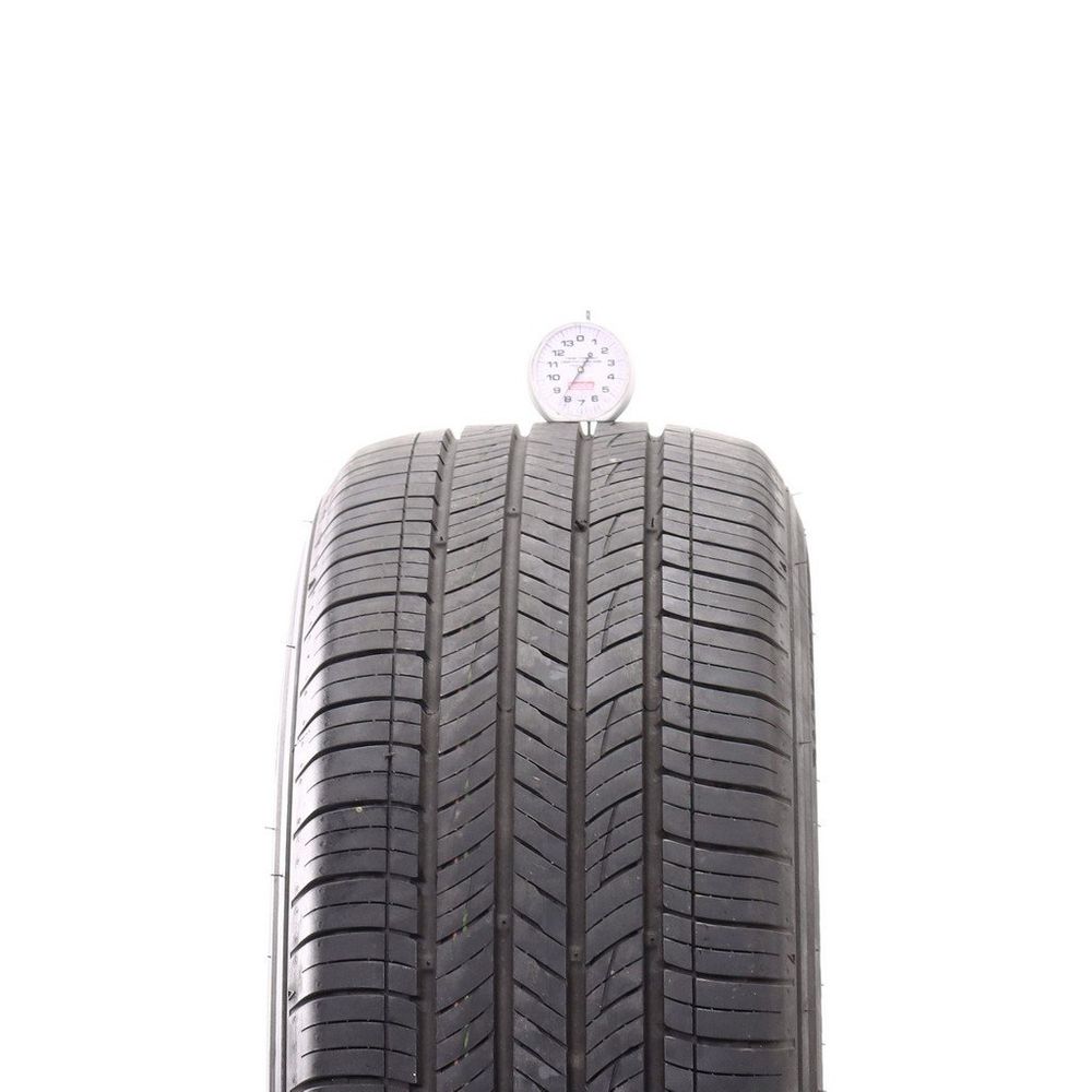 Set of (2) Used 235/65R17 Kumho Crugen HP71 104H - 8/32 - Image 2