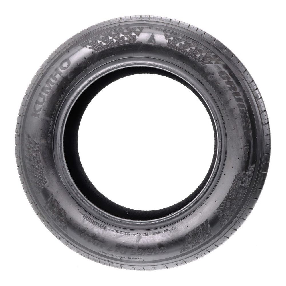 Set of (2) Used 235/65R17 Kumho Crugen HP71 104H - 8/32 - Image 3