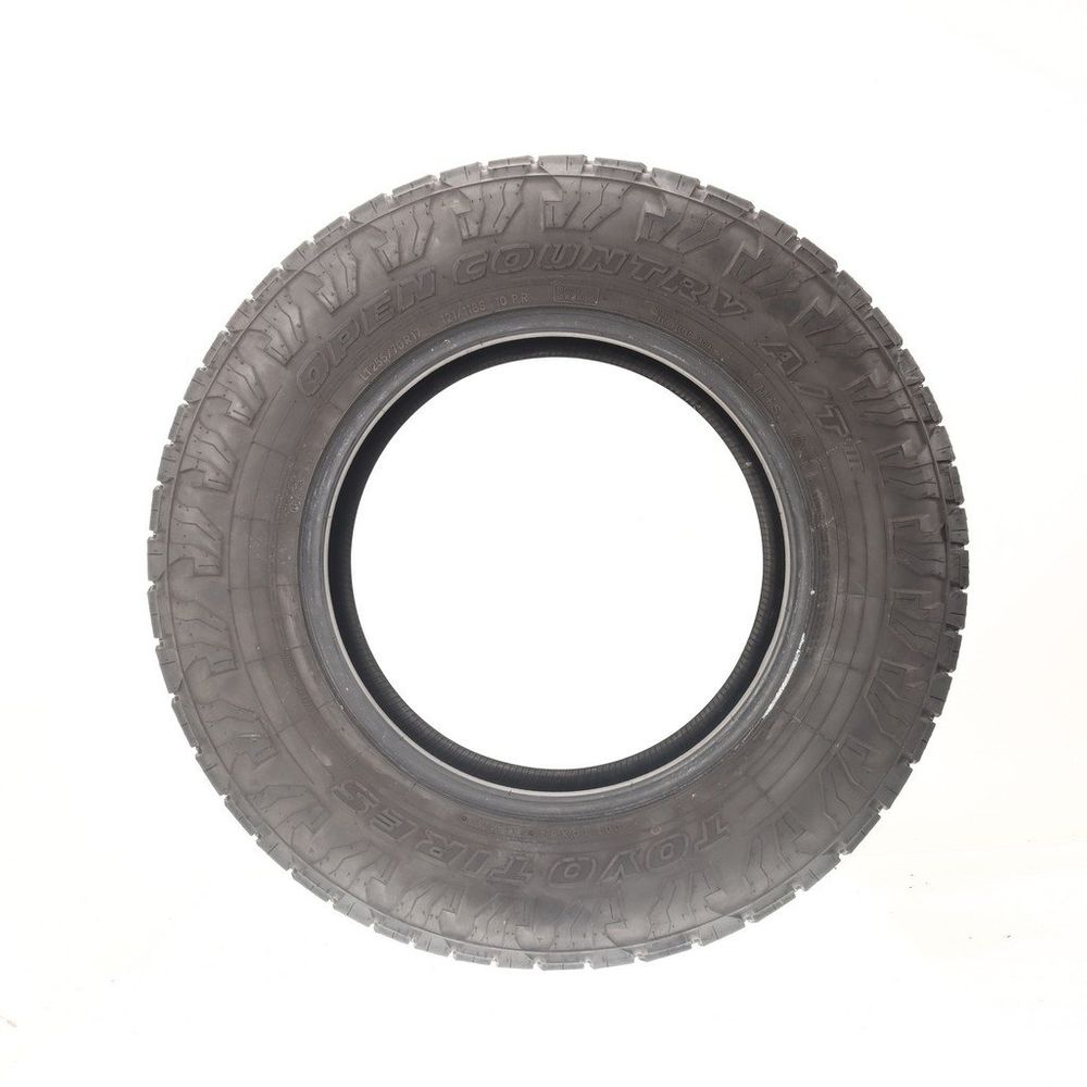 Set of (4) Used LT 255/70R17 Toyo Open Country A/T III 121/118S E - 14-14.5/32 - Image 3