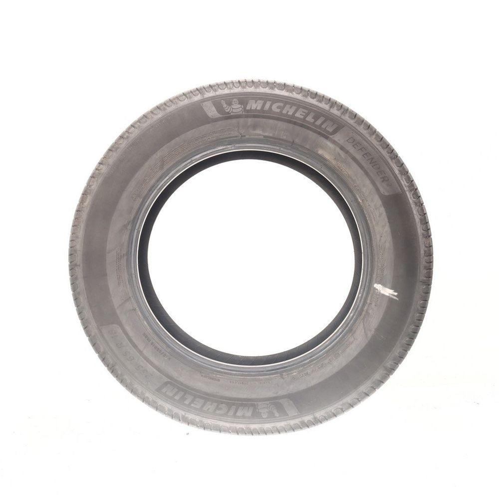 Set of (2) Driven Once 235/65R18 Michelin Defender 2 106H - 10/32 - Image 3