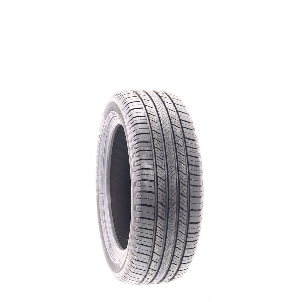 New 215/55R17 Michelin Defender 2 98V | Utires
