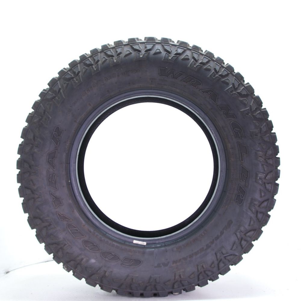 Used LT 265/70R17 Goodyear Wrangler Ultra Terrain AT 121/118Q E - 15/32 - Image 3