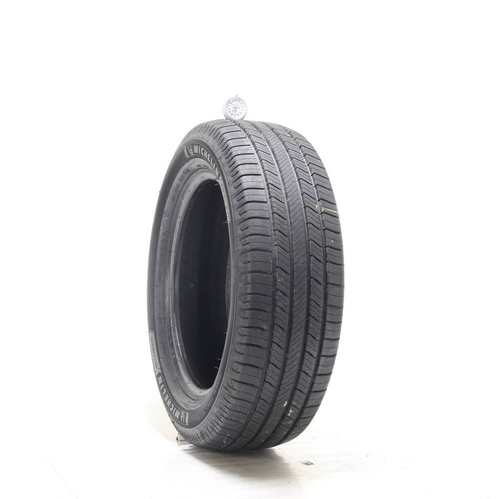 Set of (2) Used 215/60R17 Michelin Defender 2 96H - 9-10/32 - Image 4