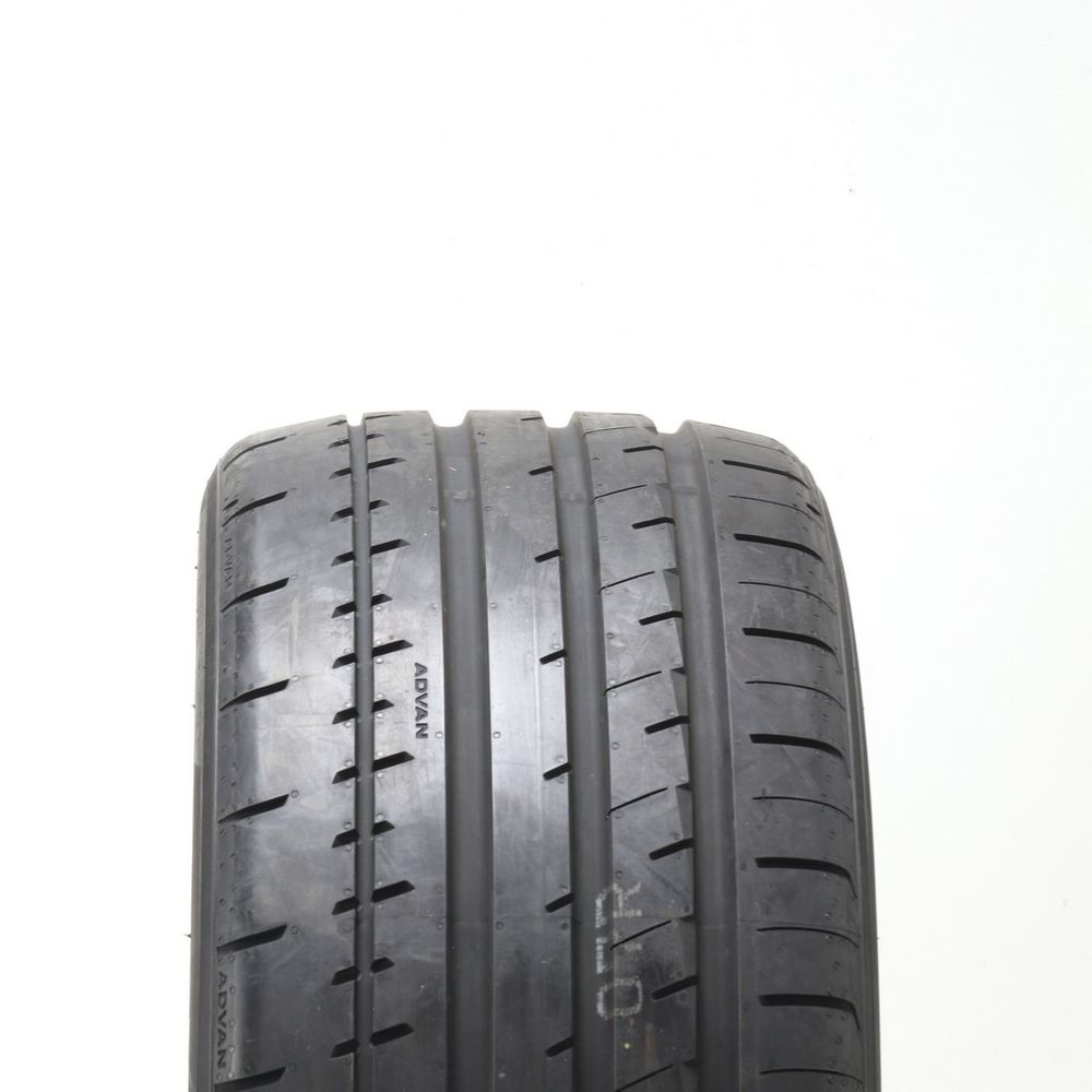 Set of (2) New 255/40R18 Yokohama Advan Apex V601 99Y - 9/32 | Utires