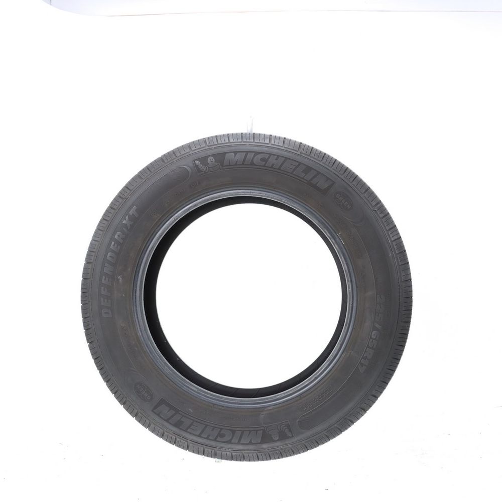Set of (2) Used 225/65R17 Michelin Defender XT 102T - 6.5-7/32 - Image 6