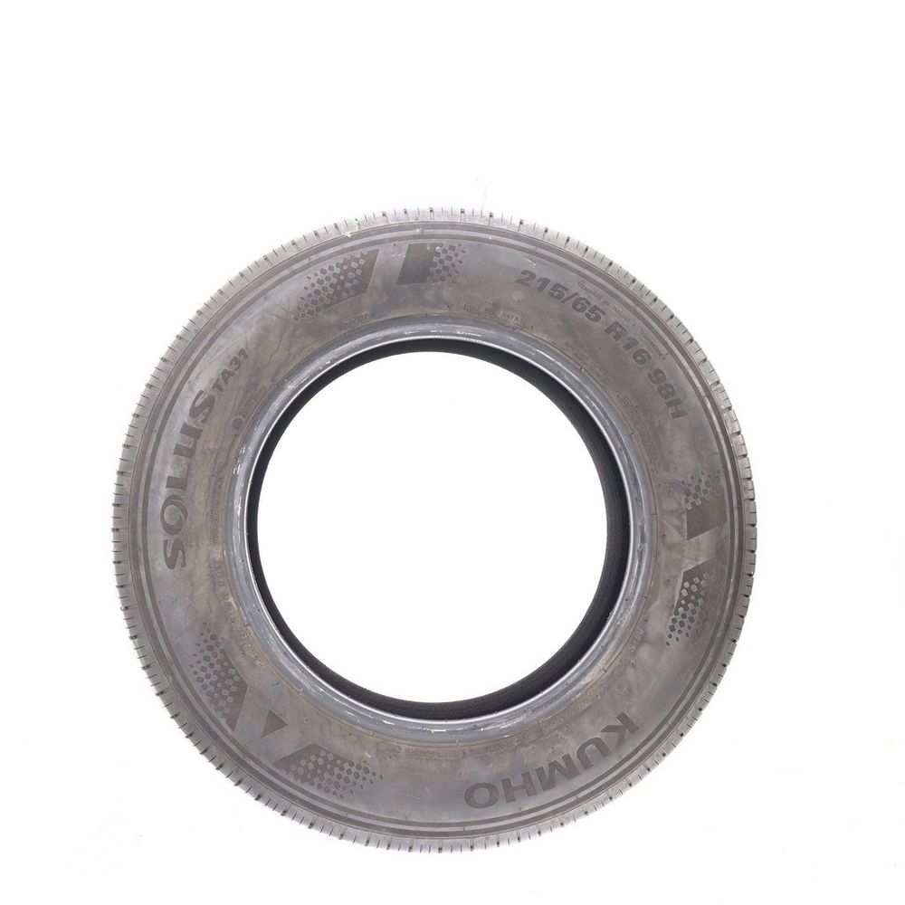 Used 215/65R16 Kumho Solus TA31 98H - 7.5/32 - Image 3