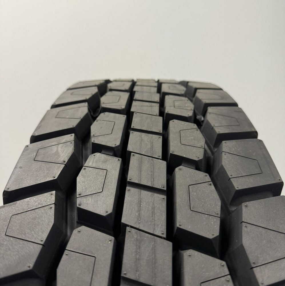 New 11R24.5 Prinx DR601 ET 149/146L - Image 2