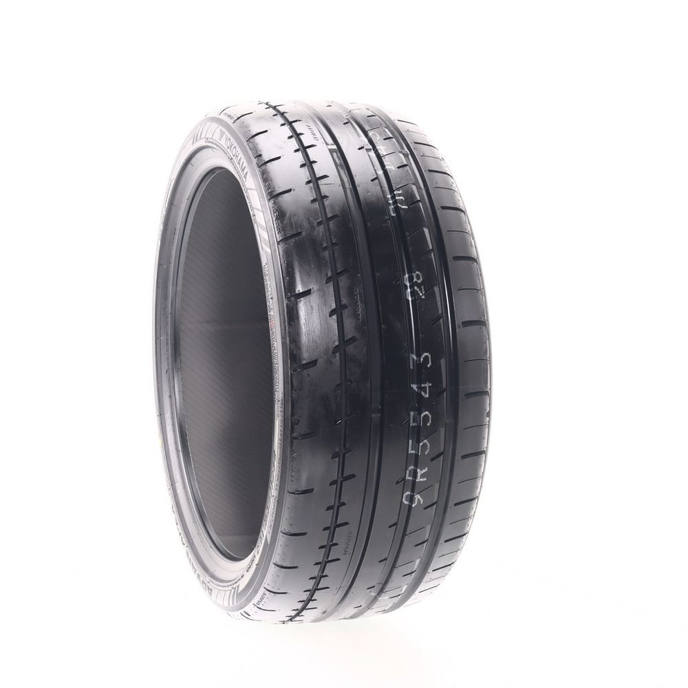 Set of (4) New 245/35R19 Yokohama Advan Apex V601 93Y - Image 1