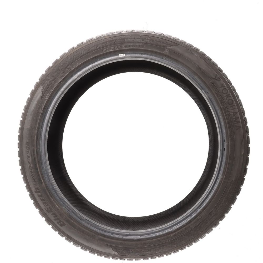 Used 265/40R21 Yokohama BluEarth Winter V905 105V - 7/32 - Image 3