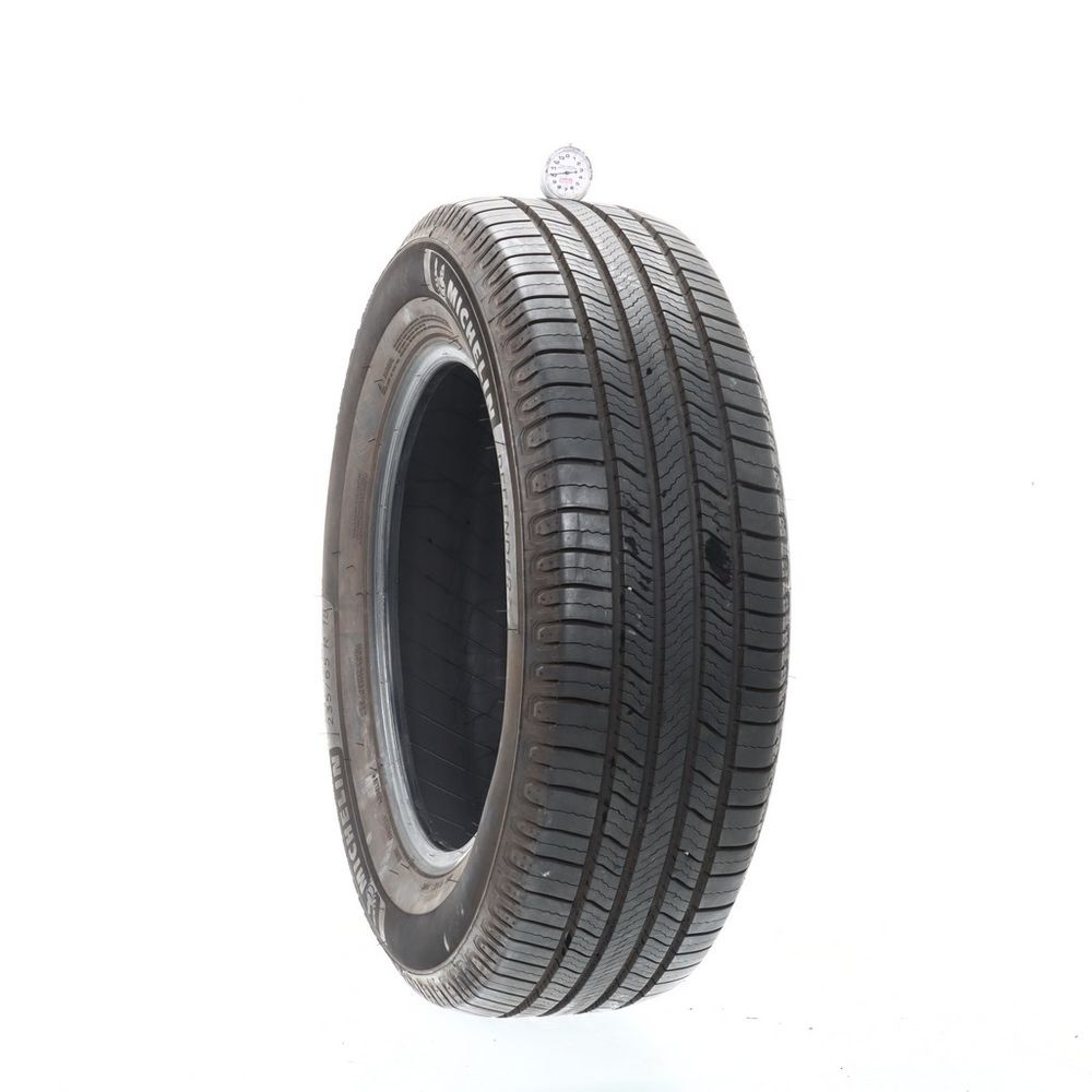 Set of (2) Used 235/65R18 Michelin Defender 2 106H - 8.5-10/32 - Image 4
