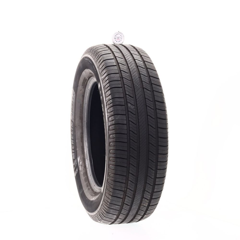 Set of (2) Used 235/65R17 Michelin Defender 2 104H - 10-10.5/32 - Image 4