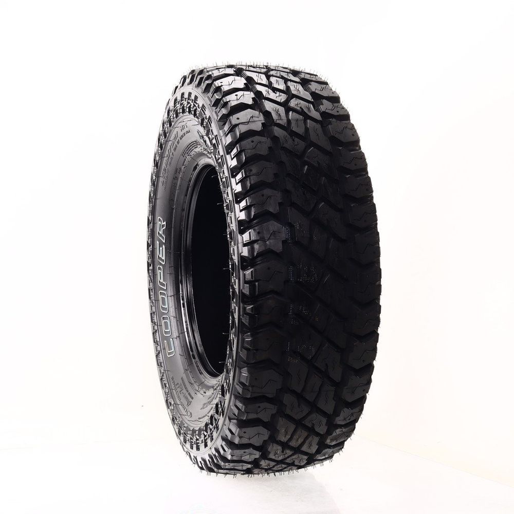 Set of (4) New LT 285/70R17 Cooper Discoverer S/T Maxx 121/118Q E - Image 1