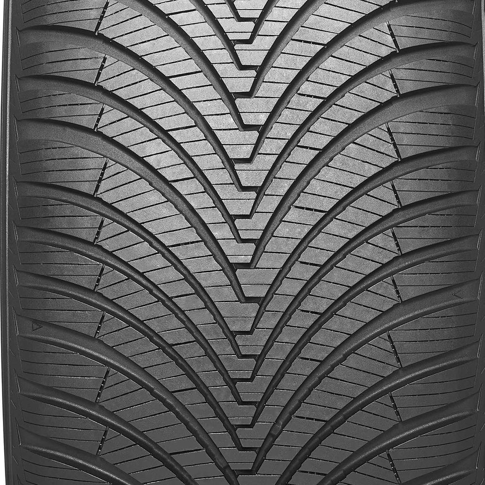 Set of (2) New P 225/50R17 Kumho Solus HA32 98V - Image 3