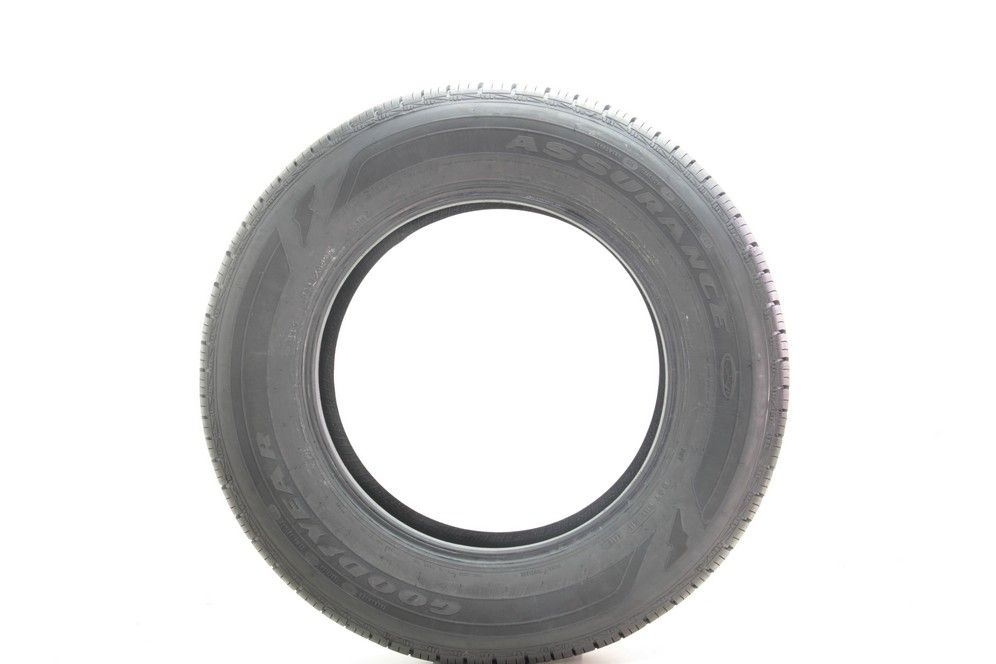 Driven Once 235/65R17 Goodyear Assurance Fuel Max 103H - 10.5/32 - Image 2