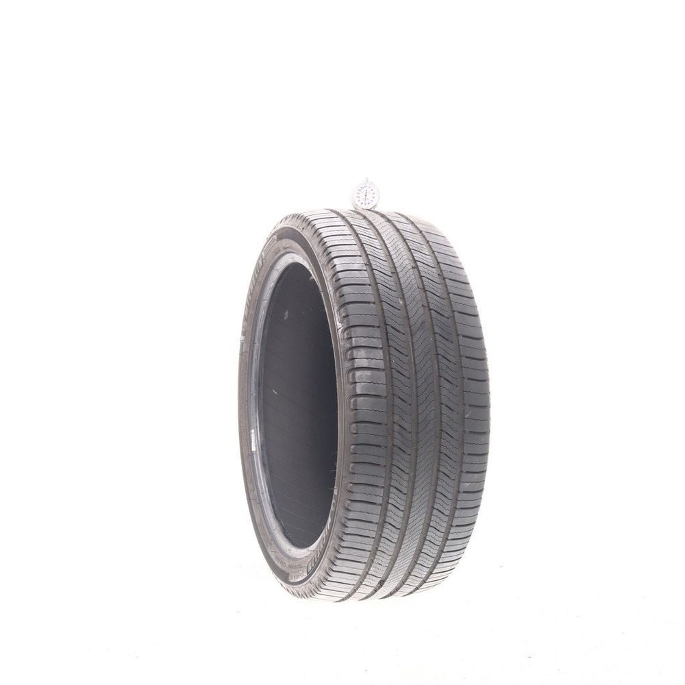 Set of (2) Used 235/40R19 Michelin Defender 2 96V - 7-8.5/32 - Image 1