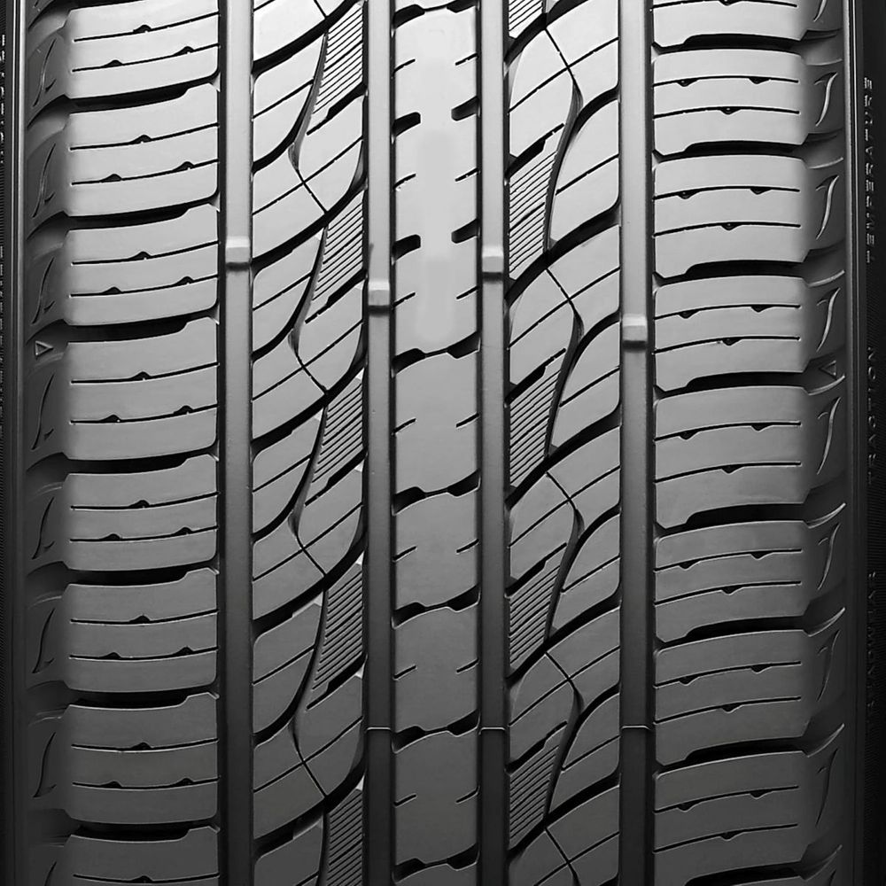 New 235/65R18 Kumho Crugen Premium KL33 110V - Image 3