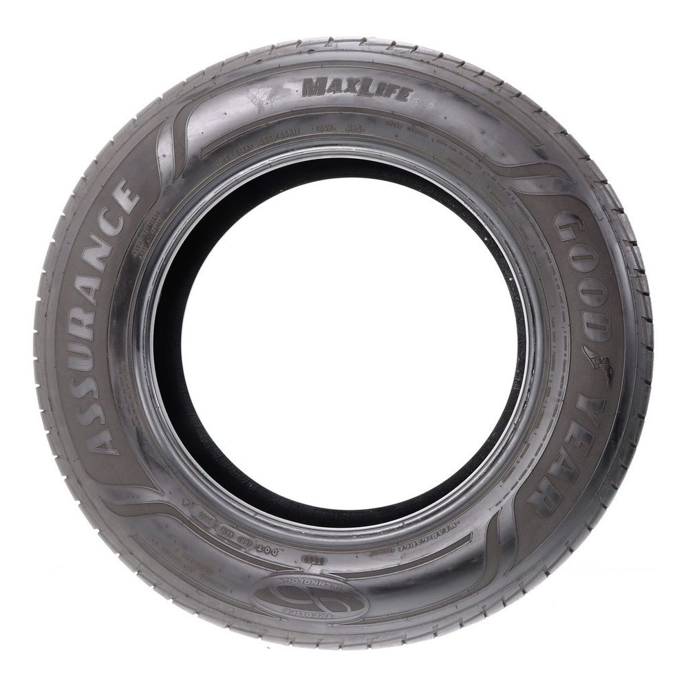 Used 235/65R17 Goodyear Assurance MaxLife 104H - 9.5/32 - Image 3