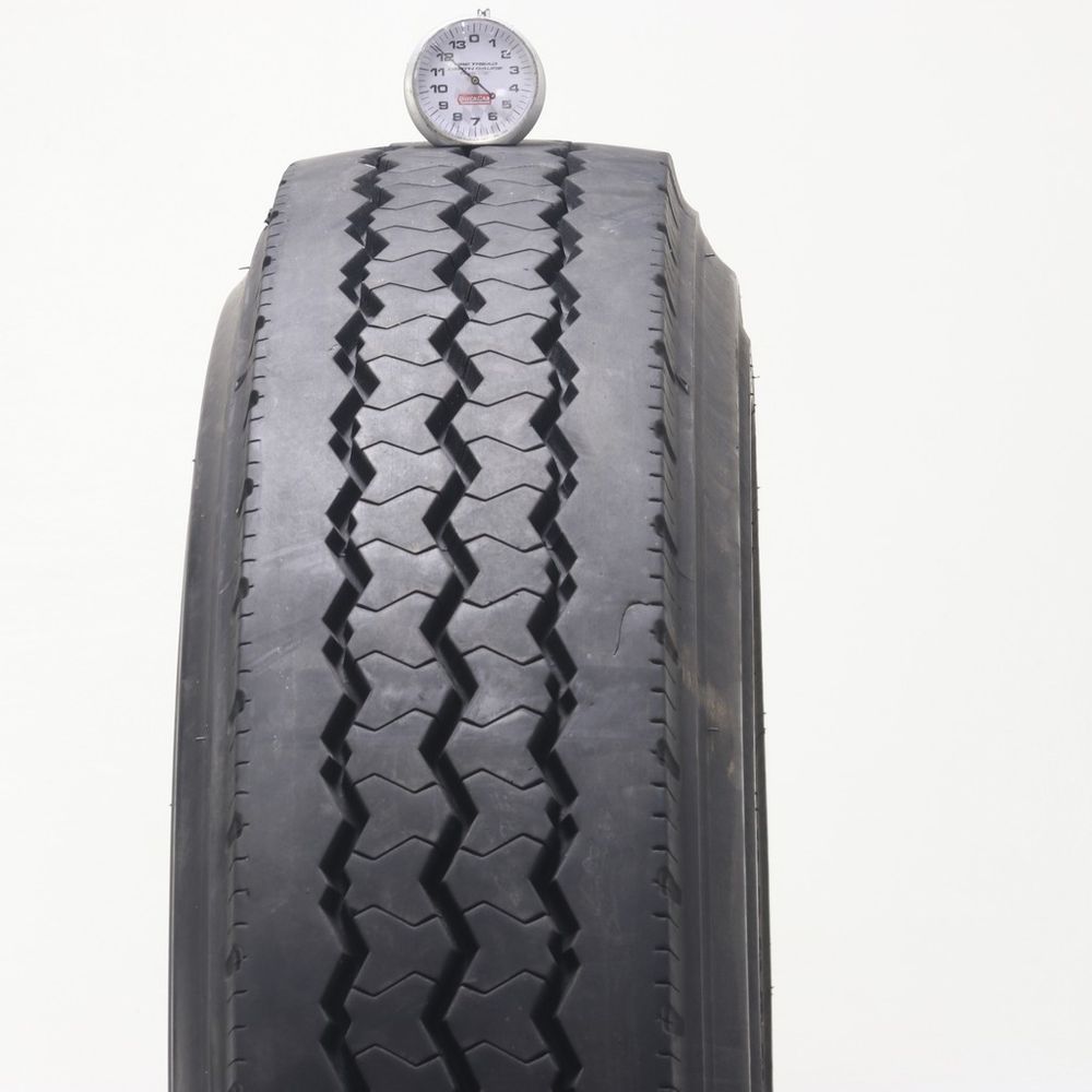 Used 8R19.5 Bridgestone V-steel RIB 187 1N/A - 12/32 - Image 2