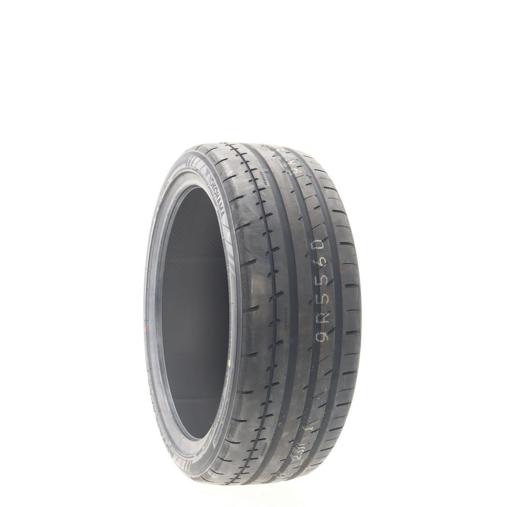 Set of (2) New 225/40R19 Yokohama Advan Apex V601 93Y - Image 1
