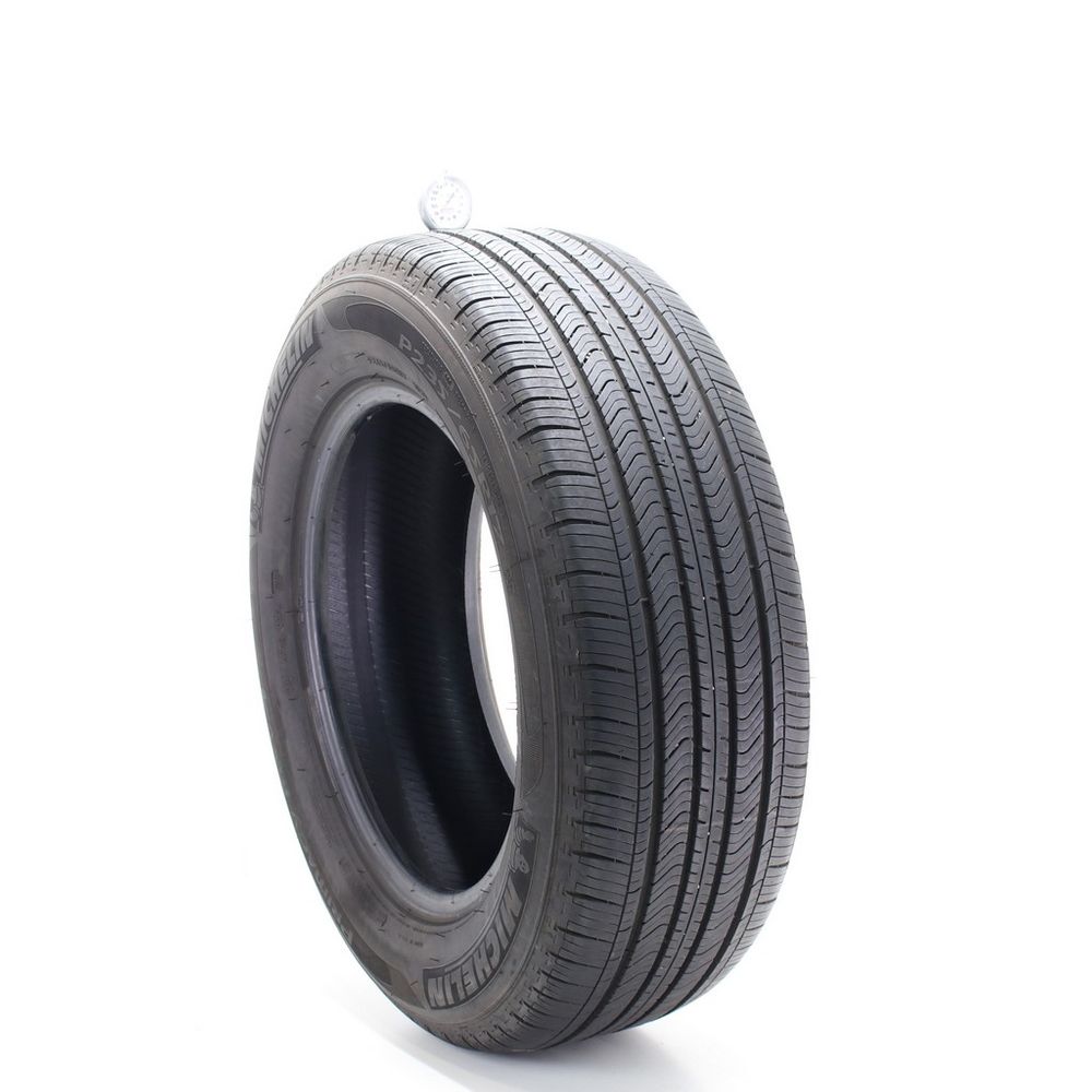 Set of (2) Used 235/65R17 Michelin Primacy MXV4 103T - 7-8.5/32 - Image 4
