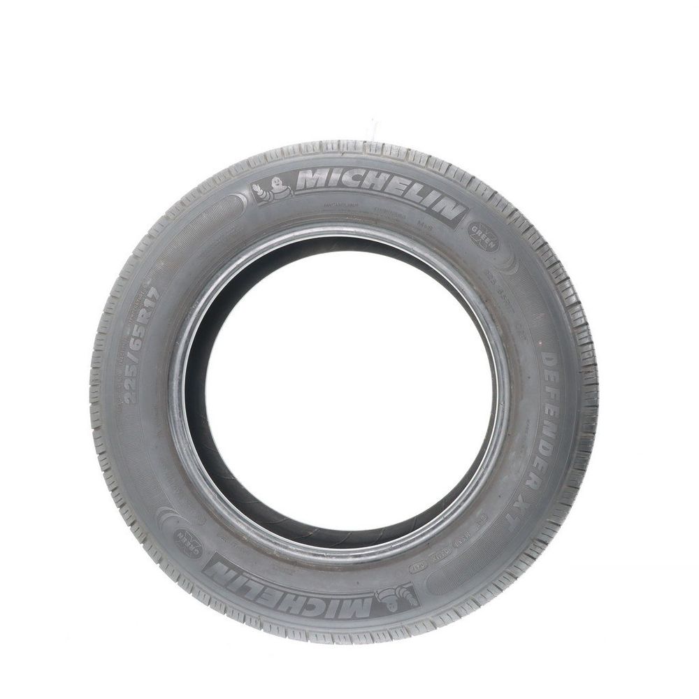 Set of (4) Used 225/65R17 Michelin Defender XT 102T - 6.5-8/32 - Image 9