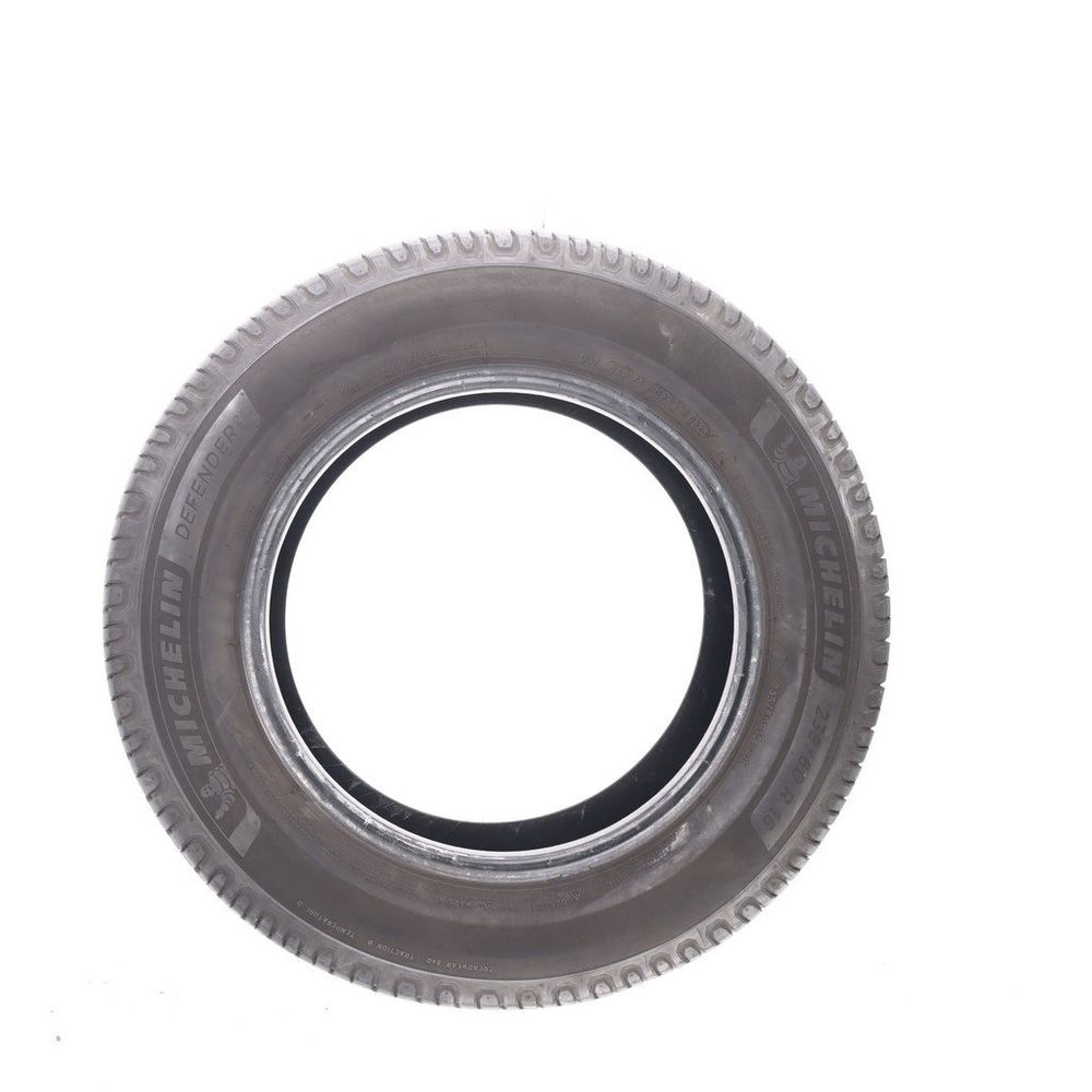 Used 235/60R16 Michelin Defender 2 100H - 7.5/32 - Image 3