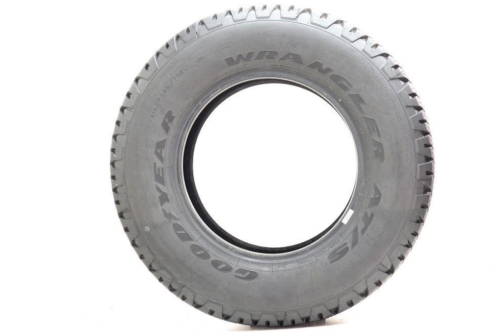 Driven Once 265/70R17 Goodyear Wrangler AT/S 113S - 13.5/32 - Image 3