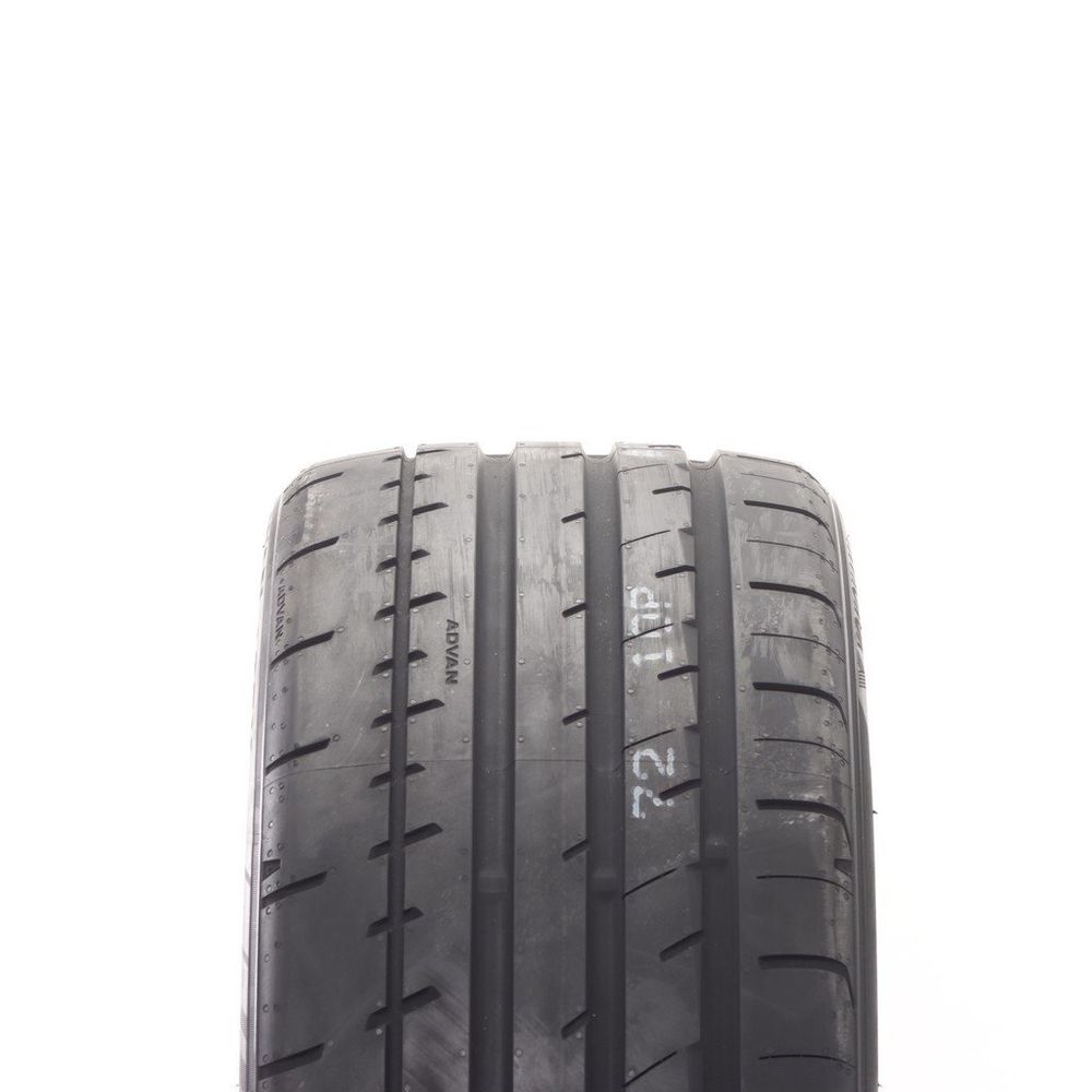 Set of (2) New 235/35R20 Yokohama Advan Apex V601 92Y - Image 2