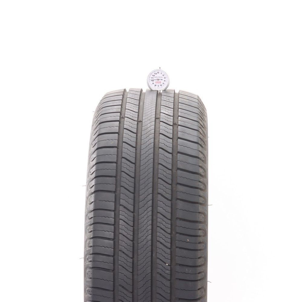 Set of (2) Used 255/60R19 Michelin Defender 2 109H - 9-10/32 - Image 5