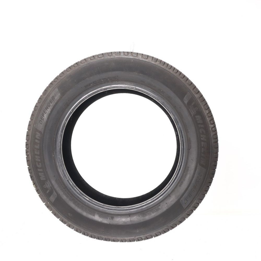 Set of (2) Used 225/65R17 Michelin Defender 2 102H - 8-8.5/32 - Image 3