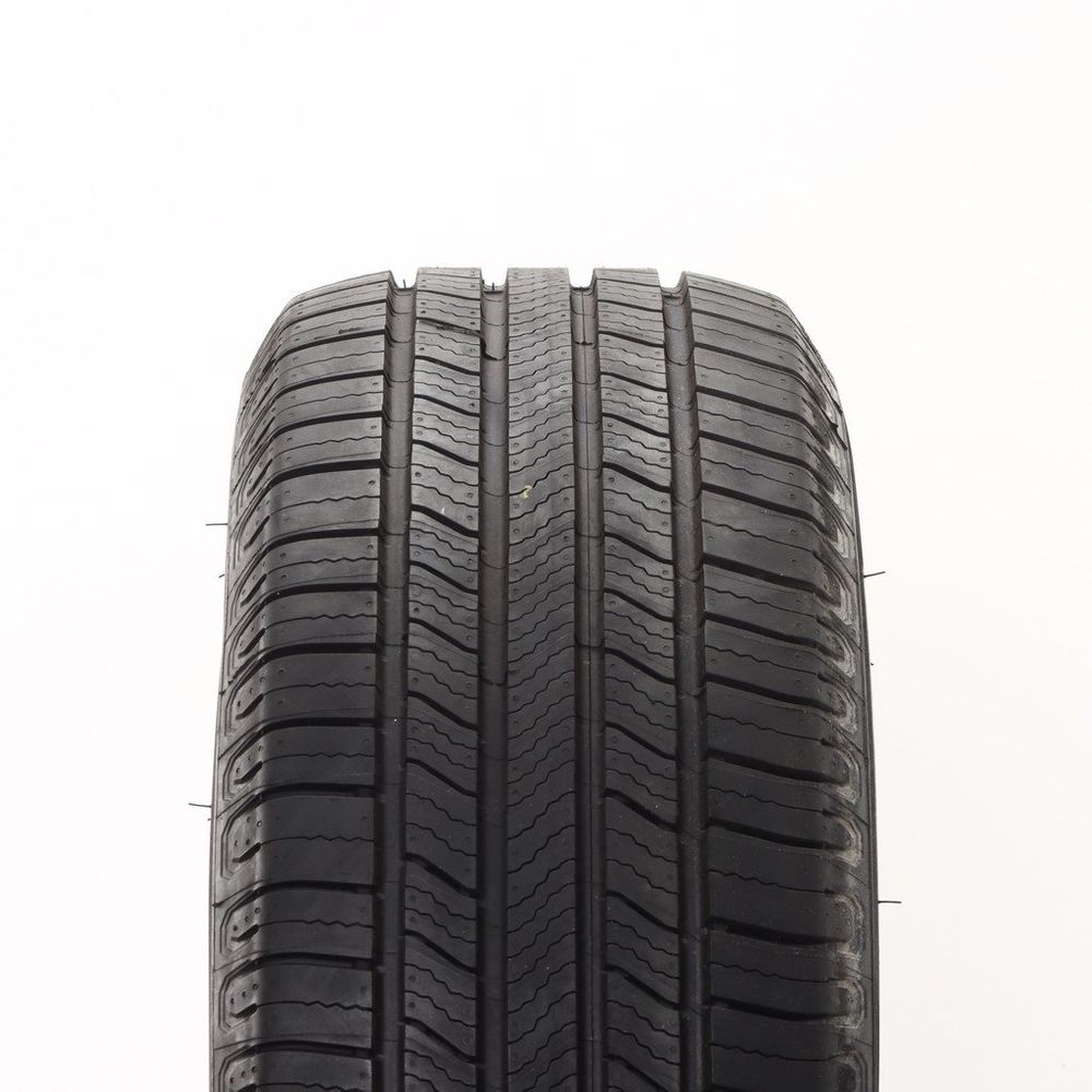 Set of (2) New 255/60R19 Michelin Defender 2 109H - Image 2