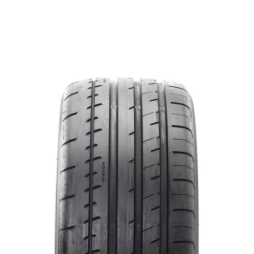 New 245/40R18 Yokohama Advan Apex V601 97Y - Image 2