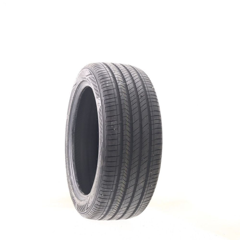 Set of (2) New 255/45ZR19 Kumho Majesty 9 Solus TA91 104W - Image 1