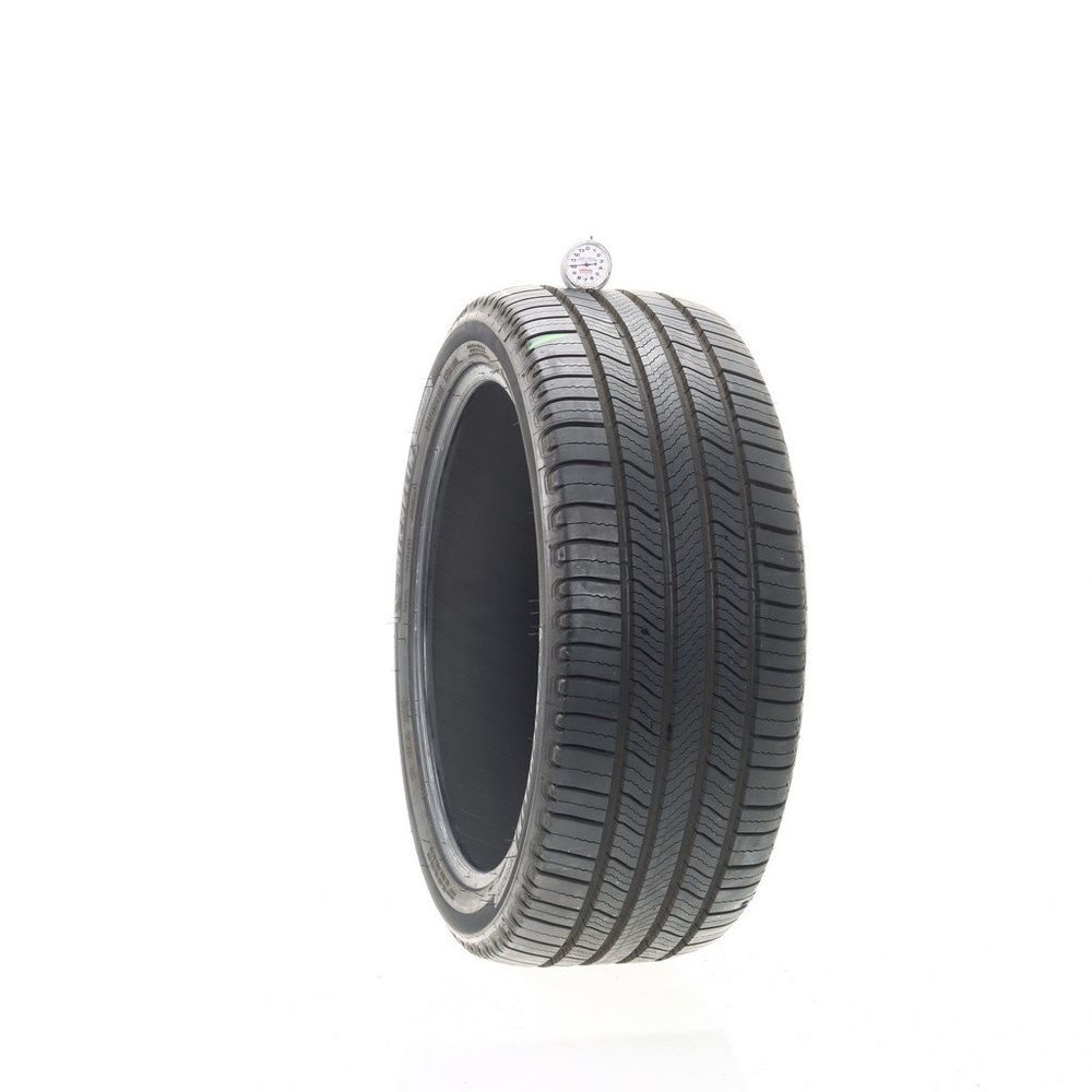 Set of (2) Used 235/40R19 Michelin Defender 2 96V - 10/32 - Image 1